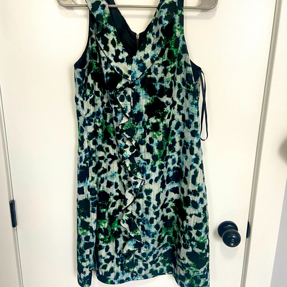 Sleeveless dress with pretty black, green, blue pattern